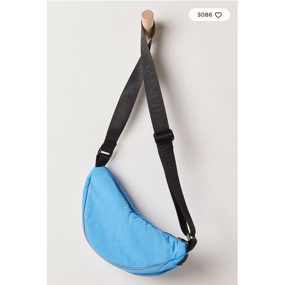 NWT NEW Bulls Eye Sling Bag FP MOVEMENT BLUE - Picture 2 of 4